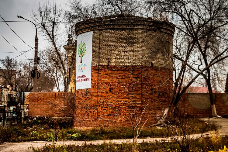 Под этой башней находится вход в бывший бункер Берии