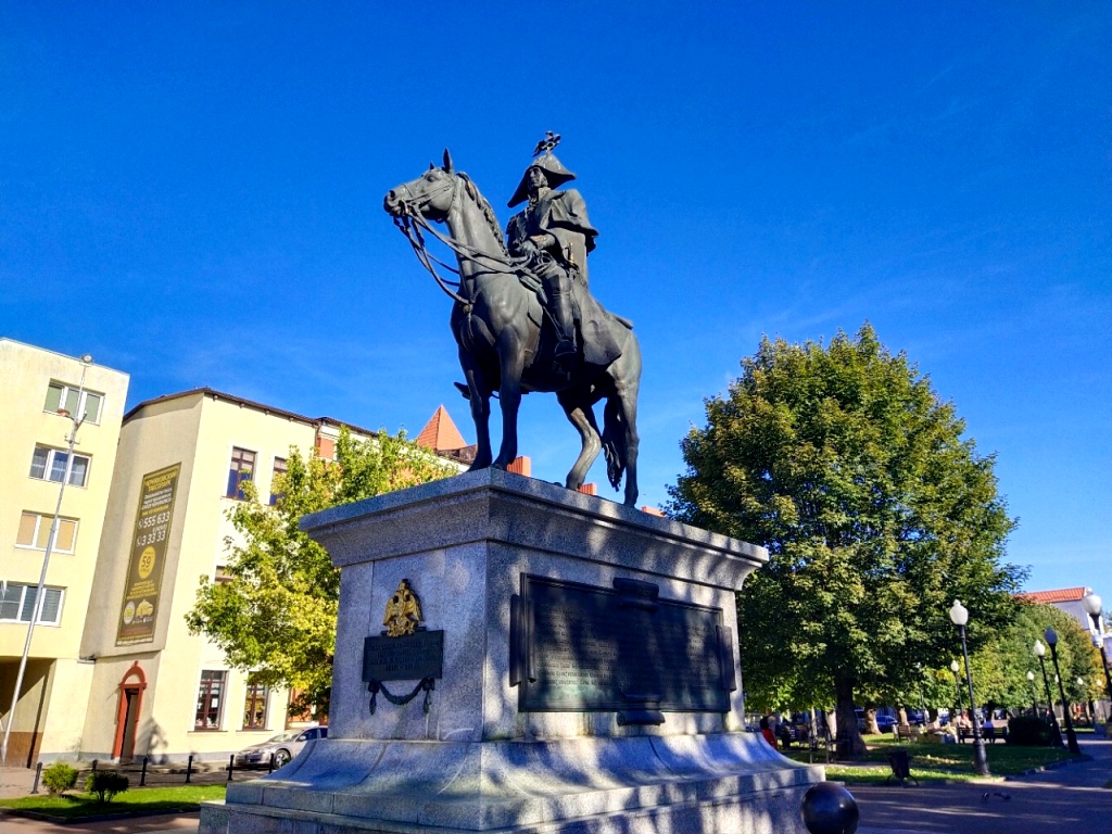 Памятник Барклаю де Толли установили в Черняховске в 2007 году