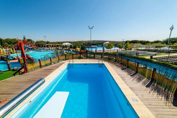 Попрыгать с трамплина можно в