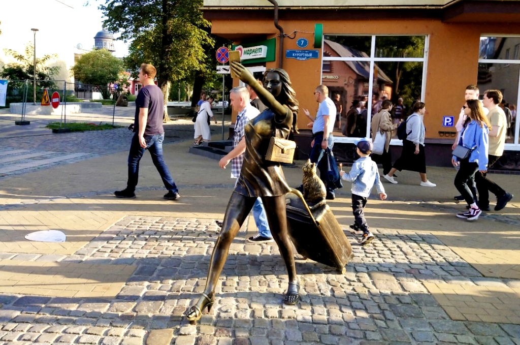 "Курортница" - символический памятник зеленоградским туристам!