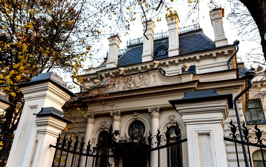 Усадьба Сандецкого хранит много интересных историй и произведений искусства