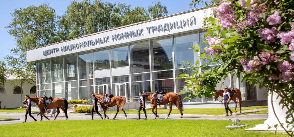 В Павильонах 41 и 43 размещаются службы Центра национальных конных традиций