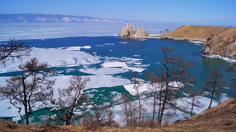 Байкал в апреле