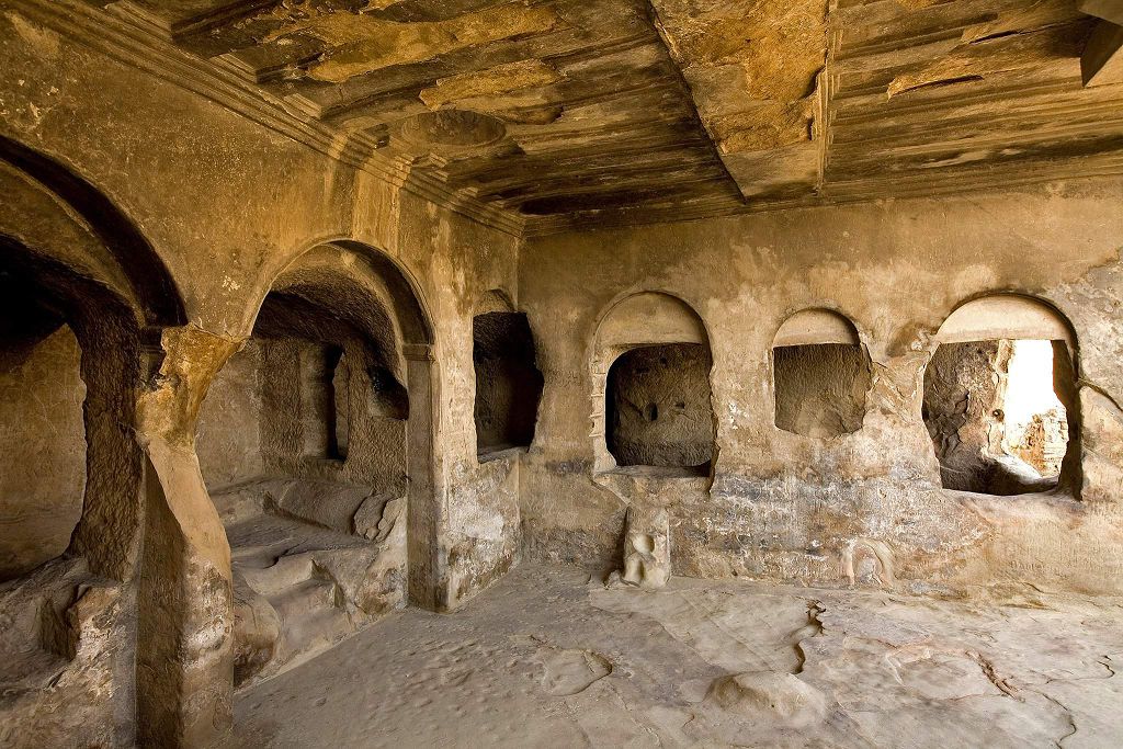 Древние стены пещер