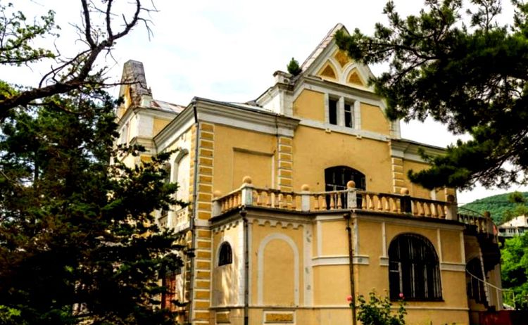 Дача генерала Соколова - один из первых дачных особняков в поселке