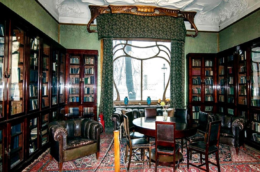 Библиотека данного особняка не первая книжная коллекция Максима Горького