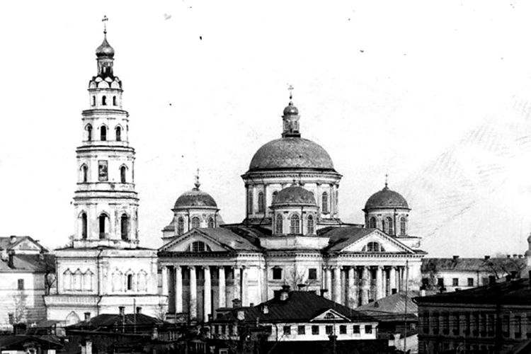 Монументальный Казанский Собор и монастырская Колокольня были взорваны в 1931 году