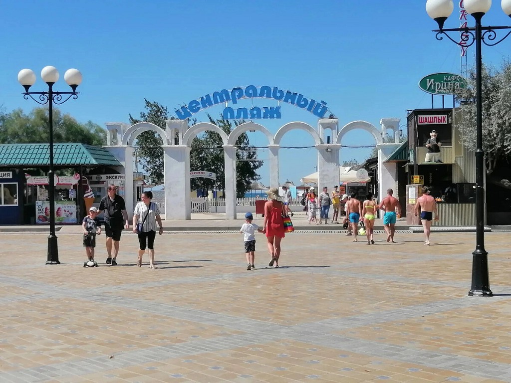 И в сентябре многие приезжают с детьми