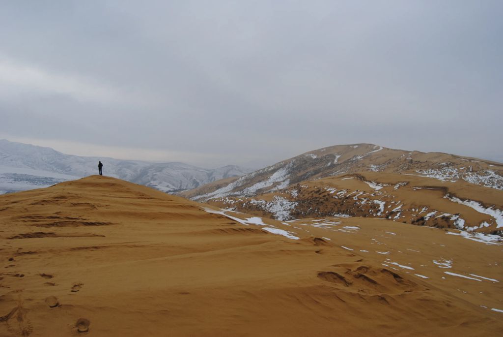 Бархан Сарыкум в феврале