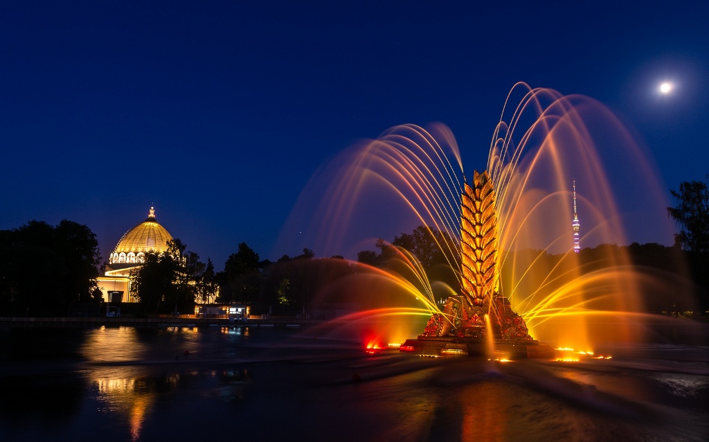 Сегодня Фонтан "Золотой колос" является третьим известным выставочным фонтаном