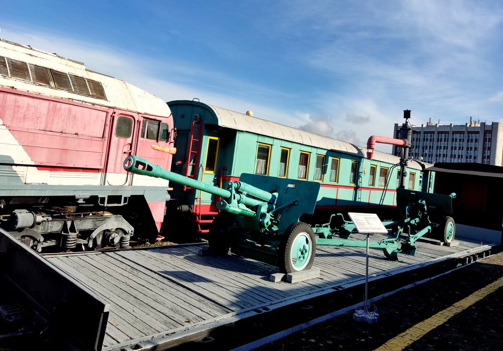 Все экспонаты Музея железной дороги можно трогать и обследовать самостоятельно