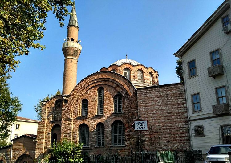 В бывшей Церкви Богородицы Кириотиссы тоже имеются уникальные образцы мозаики