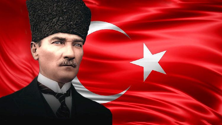 Первый президент Турецкой республики Мустафа Кемаль тоже очень любил этот дворец