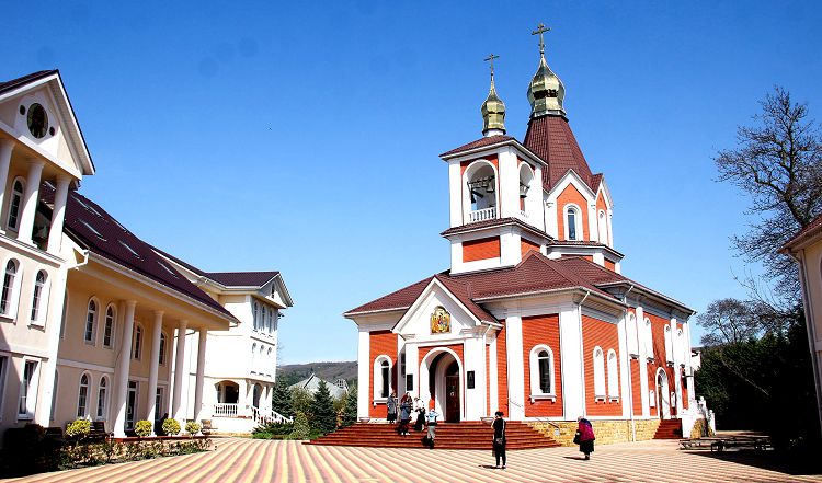 Храм Сергия Радонежского - практически единственная достопримечательность Дивноморского