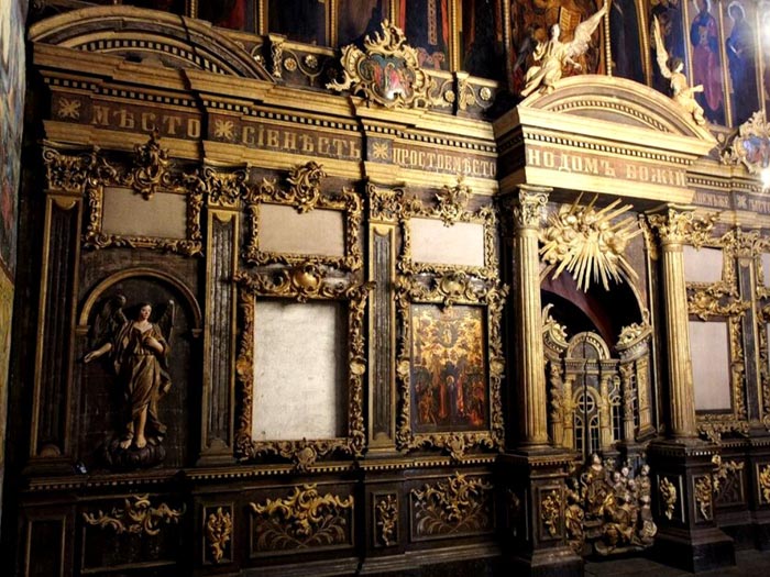 Каркасный резной иконостас Рождественской церкви