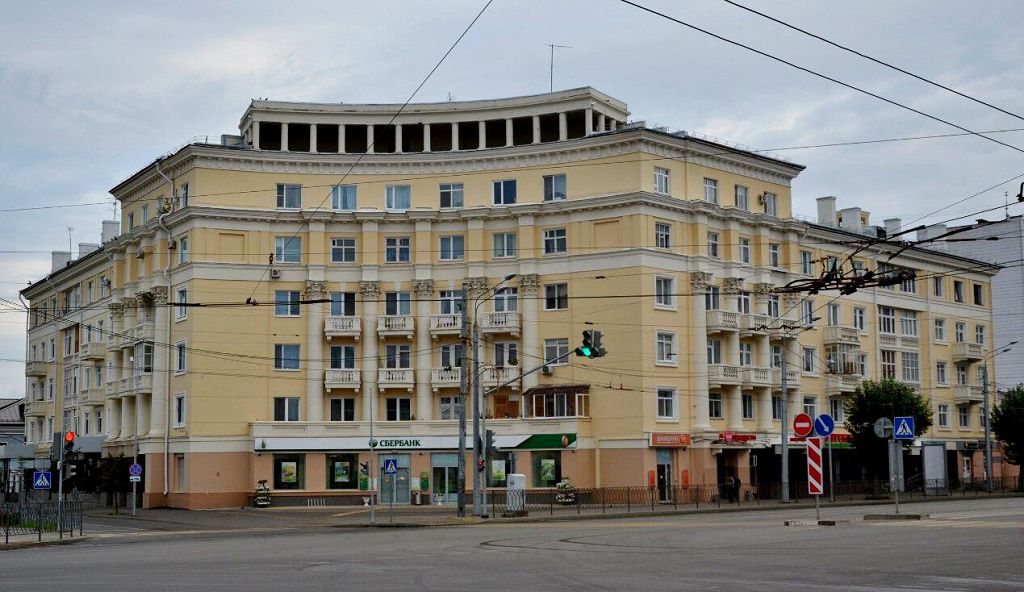 "Сталинка" (ул.Татарстан,3) закрыла собой застройку улицы Марджани