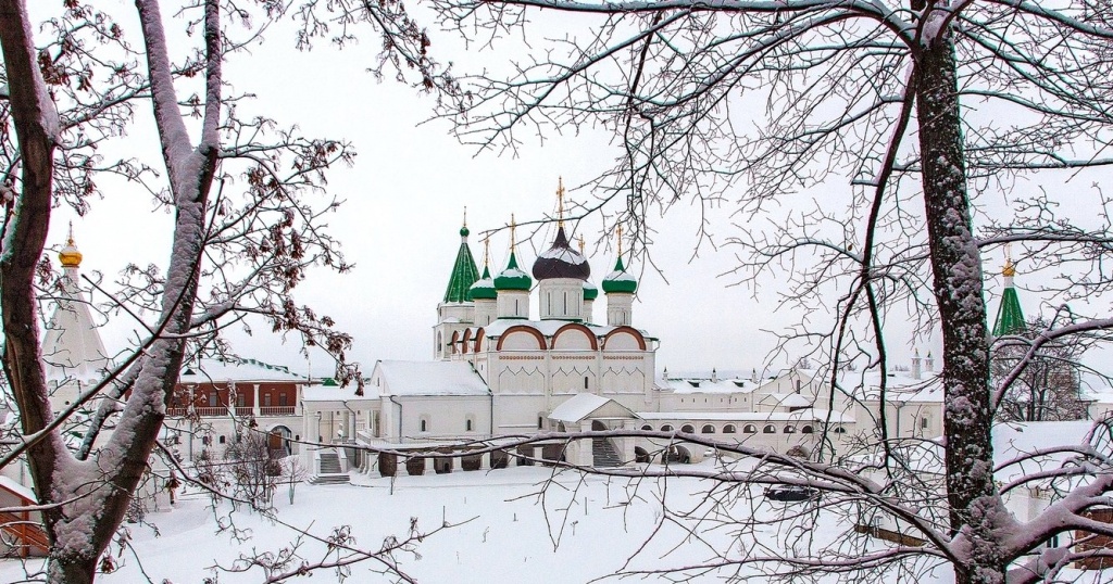 Печерский монастырь Нижнего Новгорода в сказочную зимнюю пору Печерский монастырь Нижнего Новгорода в сказочную зимнюю пору