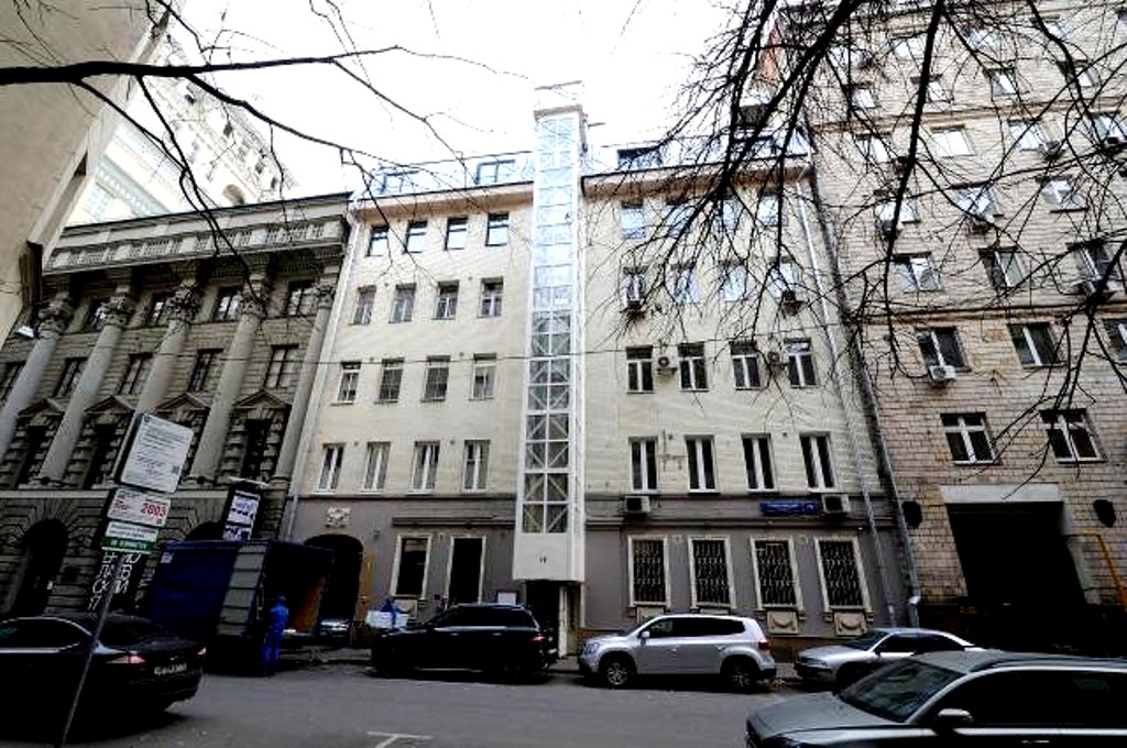 Дом № 19 - одих из нескольких домов архитектора О.Пиотровича в районе Патриарших прудов