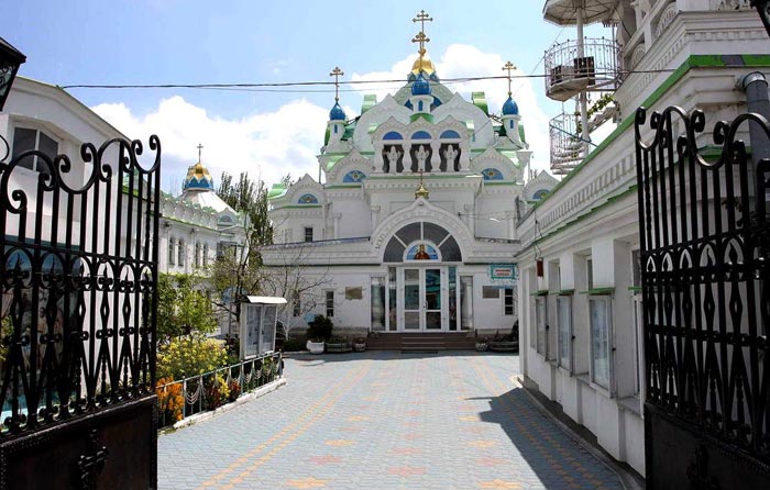 Храм Св.Екатерины находится в центре храмового комплекса