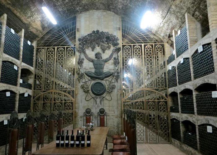 Посетить винные погреба известных крымских брендов очень интересно Посетить винные погреба известных крымских брендов очень интересно