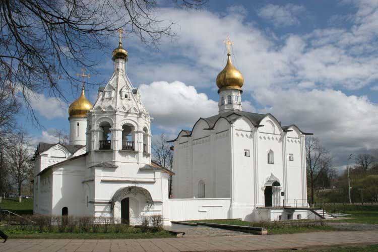 Церкви Введенская и Пятницкая в Сергиевом Посаде