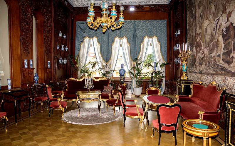 В Гобеленовой комнате находилось множество произведений искусства