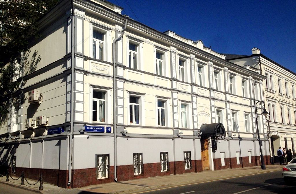 В одной из квартир дома №6 когда-то квартировал А.Блок со своей женой В одной из квартир дома №6 когда-то квартировал А.Блок со своей женой