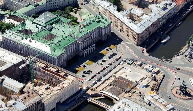 98-метровый Синий мост - самый широкий в Питере. Вид сверху 98-метровый Синий мост - самый широкий в Питере. Вид сверху