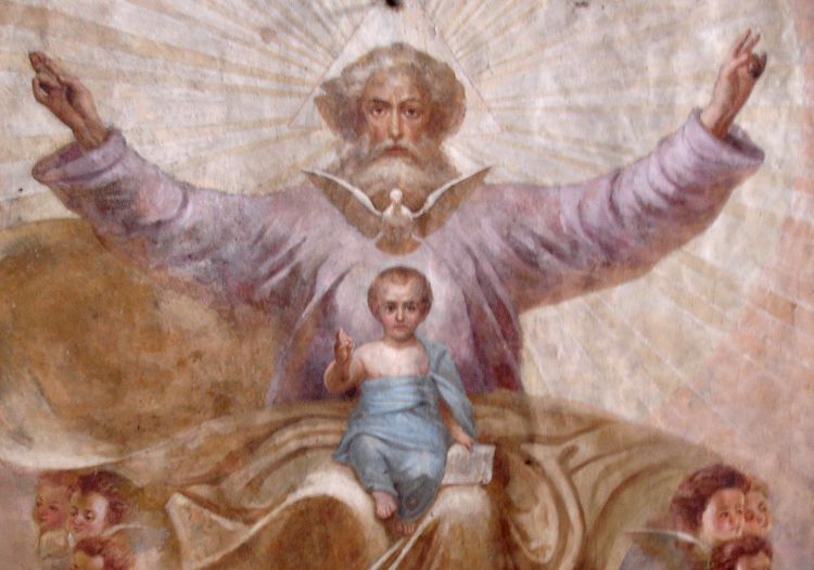 Многие внутренние росписи храма за советский период были уничтожены