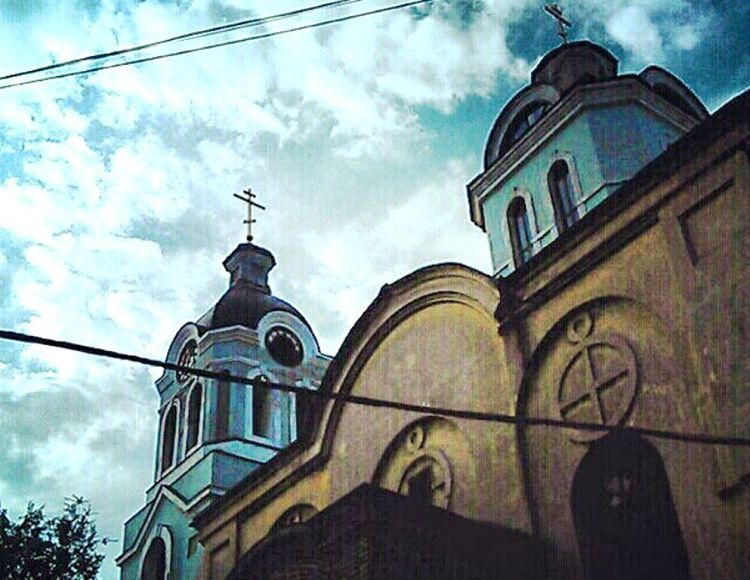 Храм Белокриницкой епархии находится вл дворах улицы А.Толстого