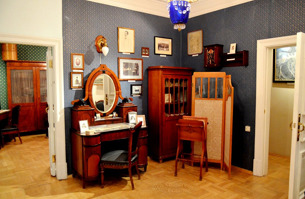 Квартира-музей А.Белого поражает атмосферностью обстановки и удивительной аурой