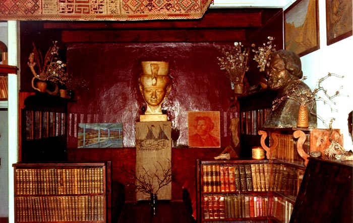 Египетская царица Мутноджемет до сих пор охраняет Мастерскую Волошина