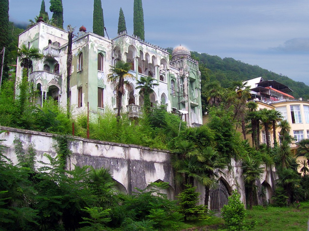 Дача купца Силина - очередная заброшка Абхазии