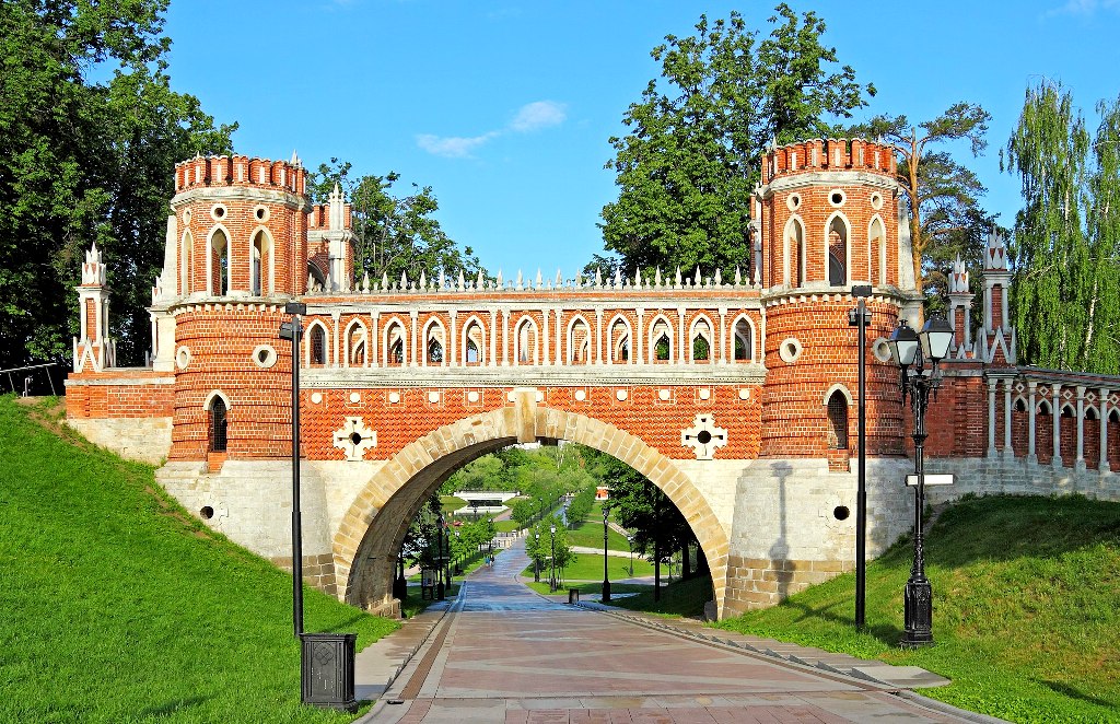 Фигурный мост Царицыно хорошо знаком всем туристам