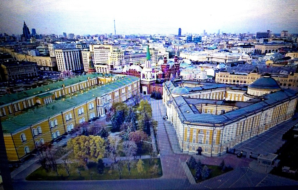 Сенатская площадь расположена между зданиями Арсенала и Сенатского дворца