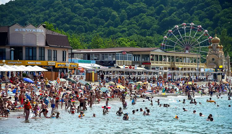 Все пляжи Архиповки имеют в шаговой доступности общепитовские заведения