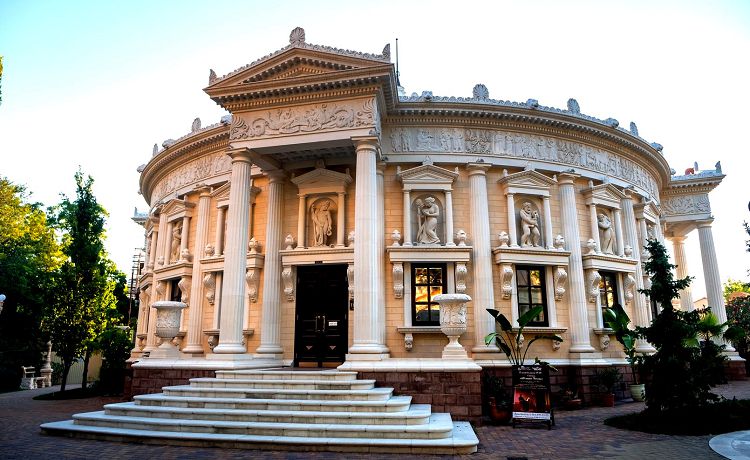 В 90-х годах о создании собственного Античного театра даже не мечталось!