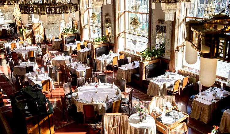 Бронировать Новогодний вечер в пражском ресторане надо заранее