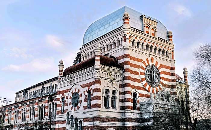 Здание Хоральной синагоги отличается яркой архитектурной индивидуальностью