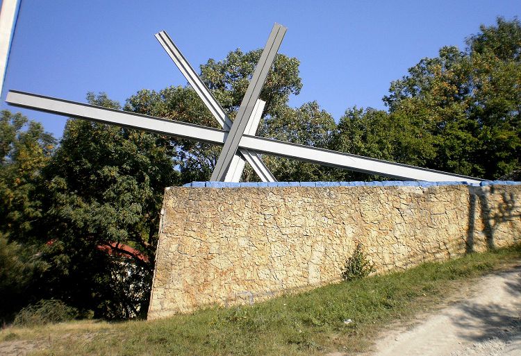 Памятник "Ежи" установлен на самой передовой точке обороны Мысхако